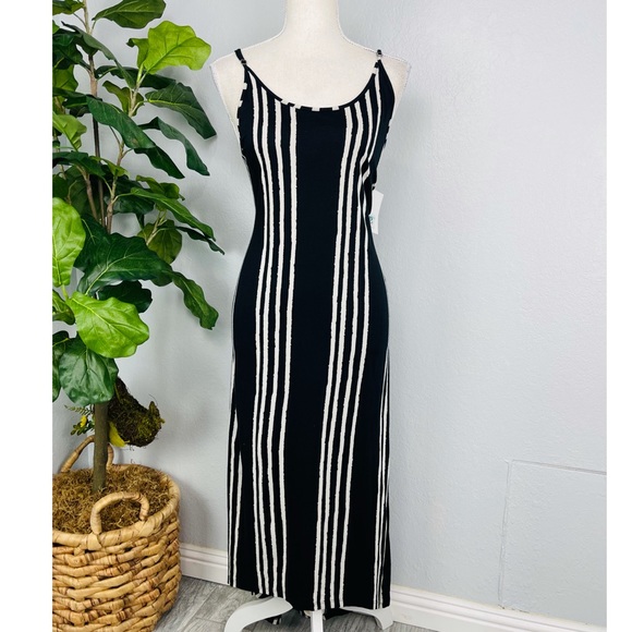 Rip Curl Dresses & Skirts - NWT RIP CURL LONG SCOOP BACK WHITE AND BLACK STRIPE SUMMER BEACH MAXI DRESS